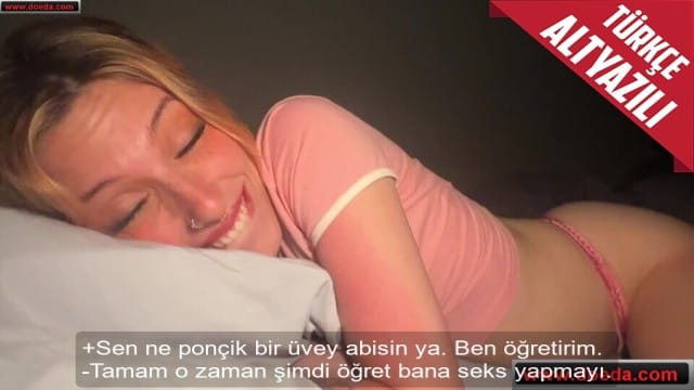 Kızlarla konuşamadığını itiraf eden ponpiç üvey abisine bedeniyle yardımda bulundu